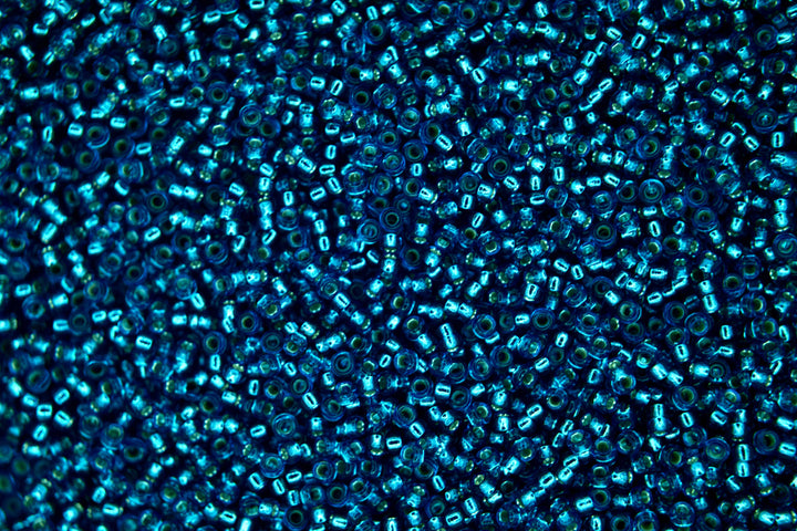 10g MIYUKI 15/0 Round Japanese Seed Beads 1.5mm 91425 Dyed Silver Lined Blue Zircon Beadacious