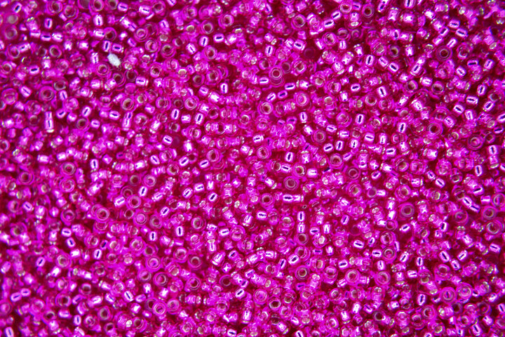 10g MIYUKI 15/0 Round Japanese Seed Beads 1.5mm 91436 Silver Lined Raspberry Transparent Beadacious