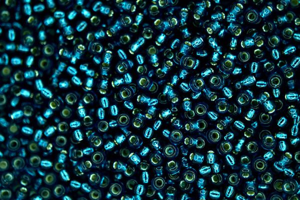 10g MIYUKI 8/0 Round Japanese Seed Beads 3mm 91425 Dyed Silver Lined Blue Zircon Beadacious