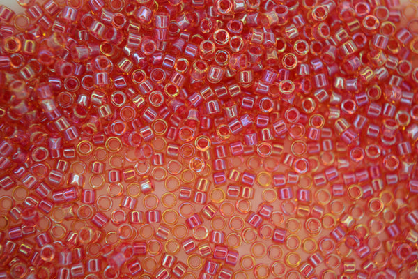 7,2g MIYUKI 11/0 Delica japanische Rocailles 1,6mm DB062 Lined Light Cranberry AB
