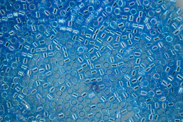 7,2 g MIYUKI 11/0 Delica japanische Rocailles 1,6 mm DB176 Transparent Light Sapphire AB