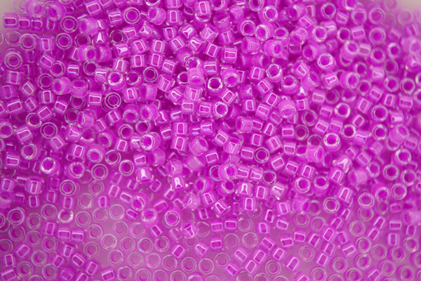 7,2 g MIYUKI 11/0 Delica japanische Rocailles 1,6 mm DB2038 Luminous Plum Crazy