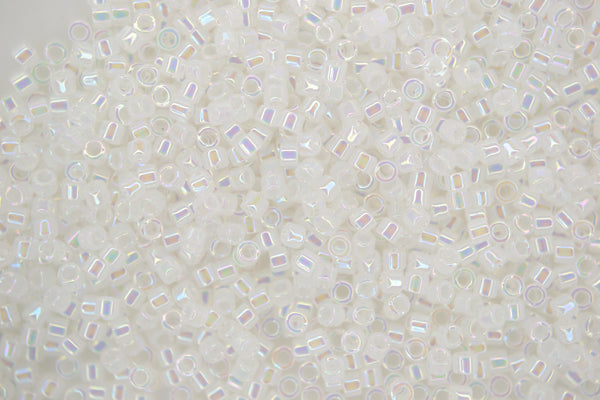 7,2 g MIYUKI 11/0 Delica japanische Rocailles 1,6 mm DB222 White Opal AB