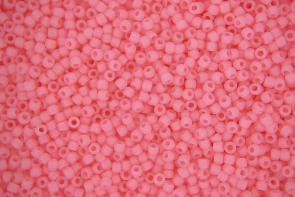 10g TOHO 11/0 Runde japanische Rocailles 2mm 145F Ceylon Frosted Innocent Pink