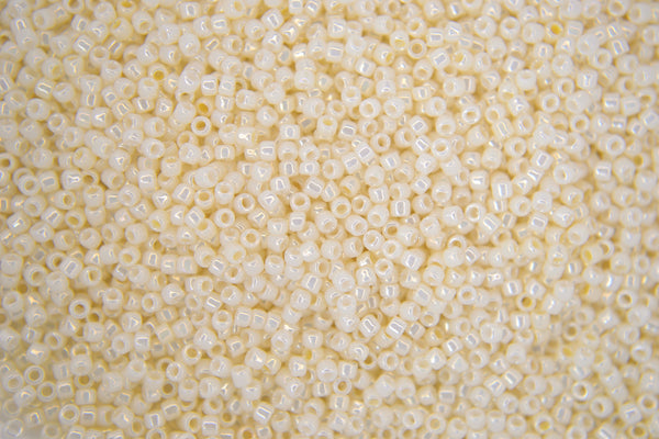 10g TOHO 15/0 Round Japanese Seed Beads 1.5mm 122 Opaque Navajo White Luster