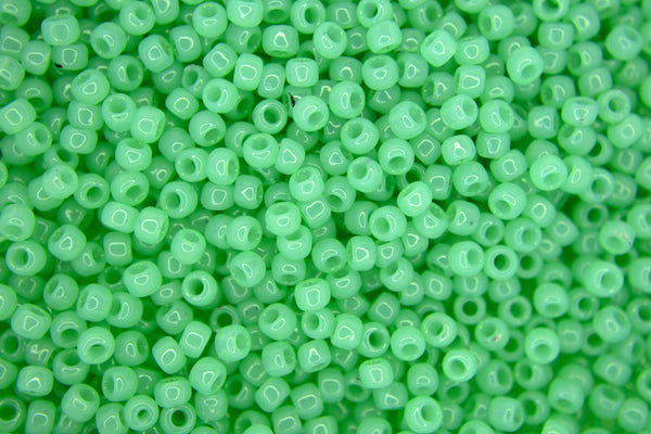 10g TOHO 8/0 Round Japanese Beads 3mm 1144 Milky Kiwi