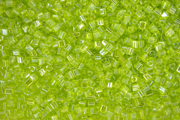 10g TOHO 11/0 Dreieck japanische Rocailles 2mm 105 Transparenter Limettengrüner Glanz