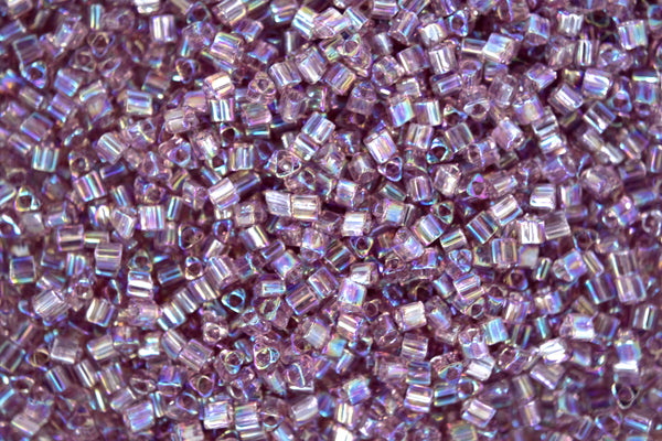 10g TOHO 11/0 Dreieck japanische Rocailles 2mm 166 Transparent Light Amethyst Rainbow