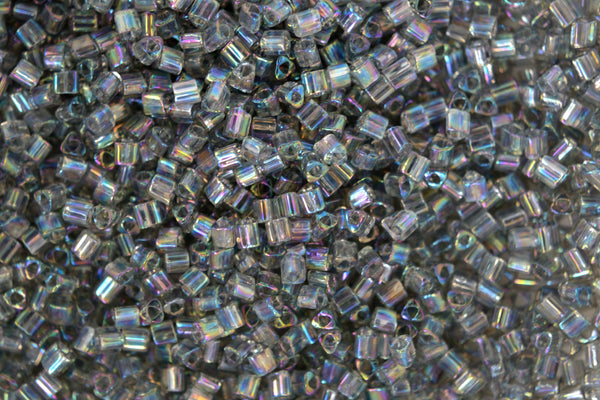 10g TOHO 11/0 Dreieck japanische Rocailles 2mm 176 Transparent Black Diamond Rainbow