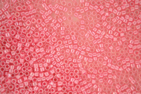 7g TOHO 11/0 Cylinder Treasure Japanese Seed Beads 1.8mm 1035 Cotton Candy Lined Rosaline